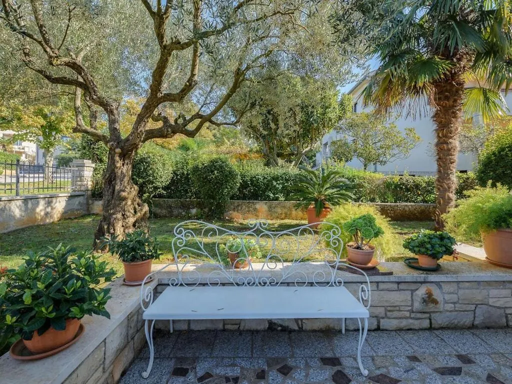 Gulic 1 Comfortable Holiday Residence Porec Holiday home