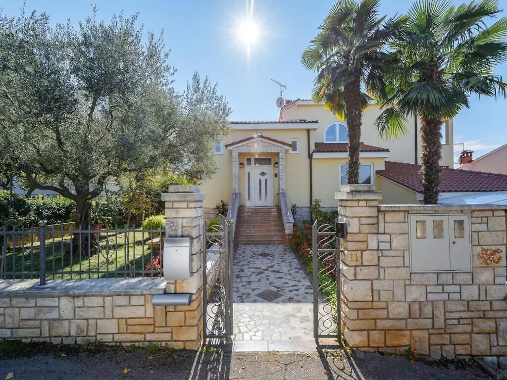 Gulic 1 Comfortable Holiday Residence Porec Holiday home