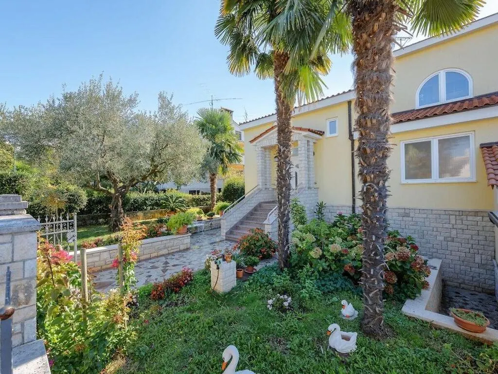 Gulic 1 Comfortable Holiday Residence Porec